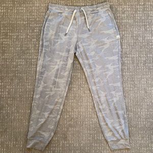 Vuori Performance Joggers gray camo size S